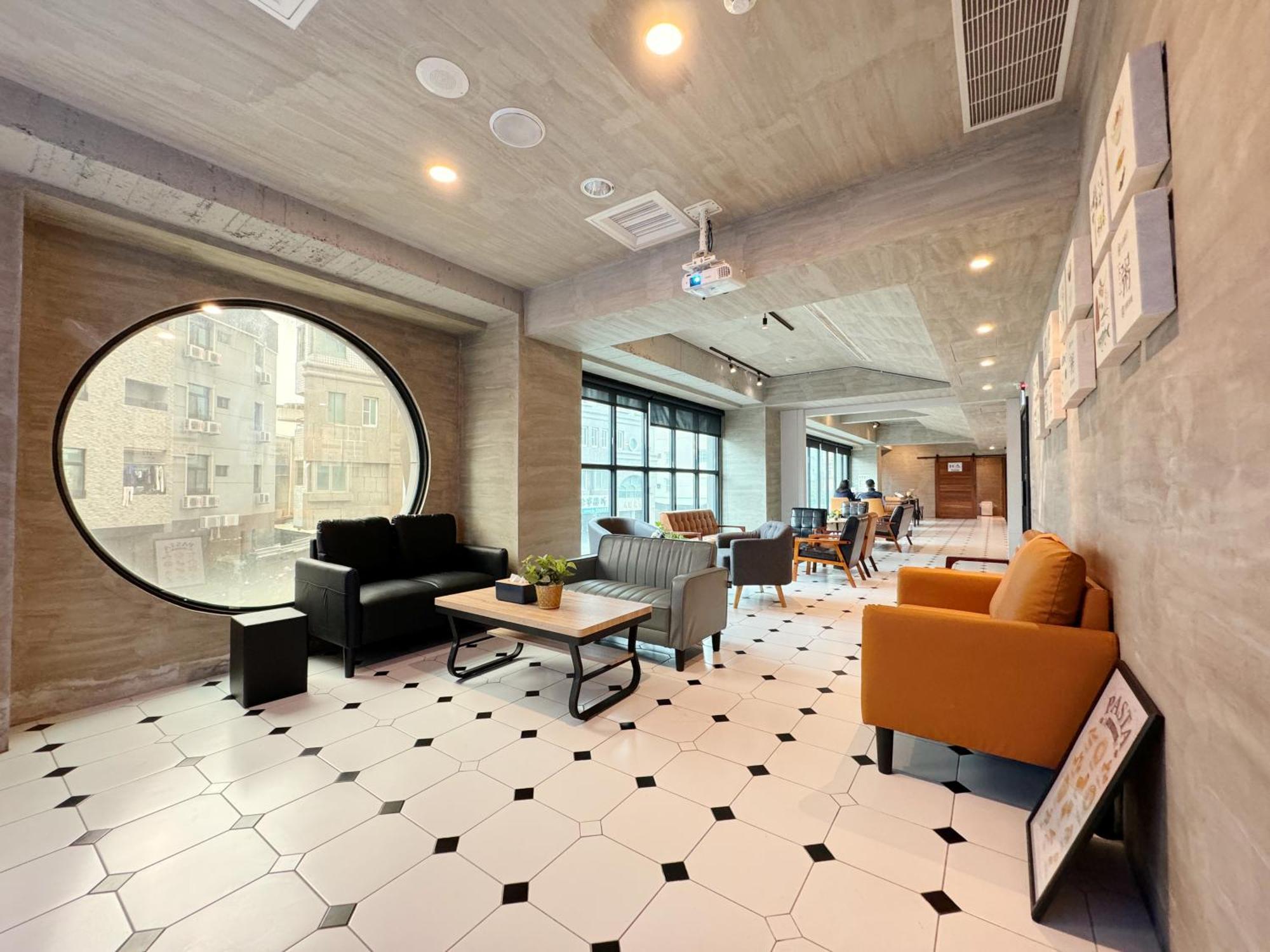 Roaders Hotel Tainan Chengda מראה חיצוני תמונה