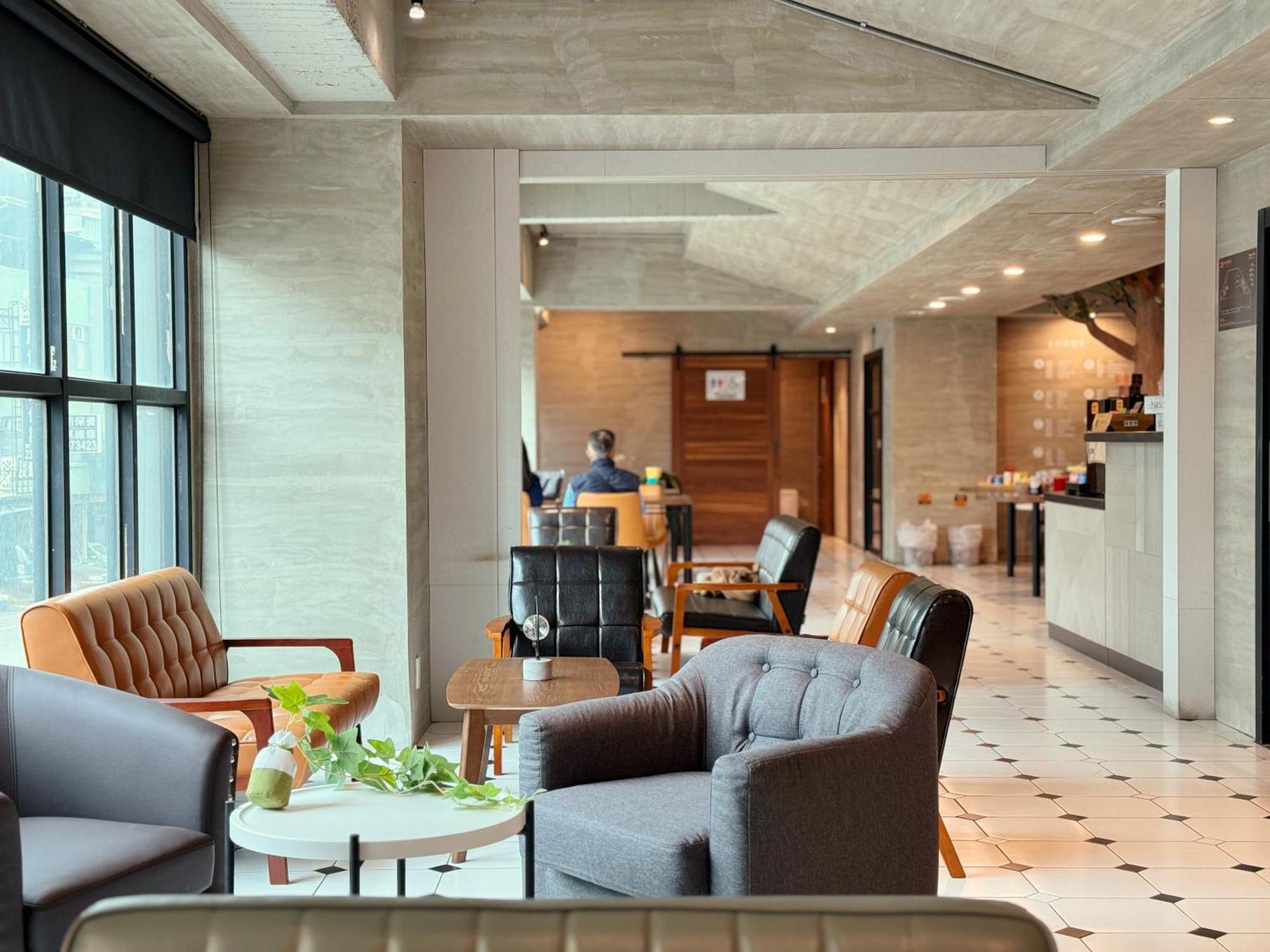 Roaders Hotel Tainan Chengda מראה חיצוני תמונה
