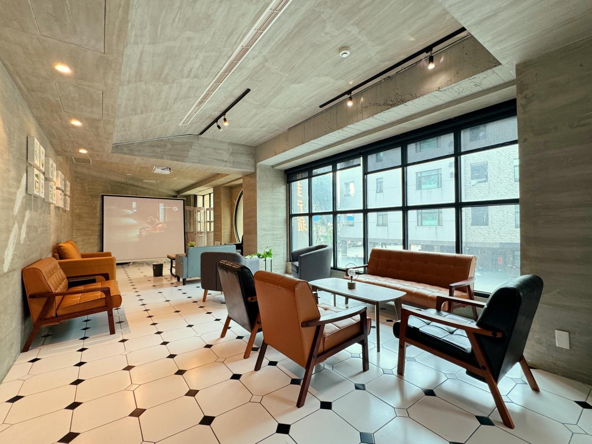 Roaders Hotel Tainan Chengda מראה חיצוני תמונה