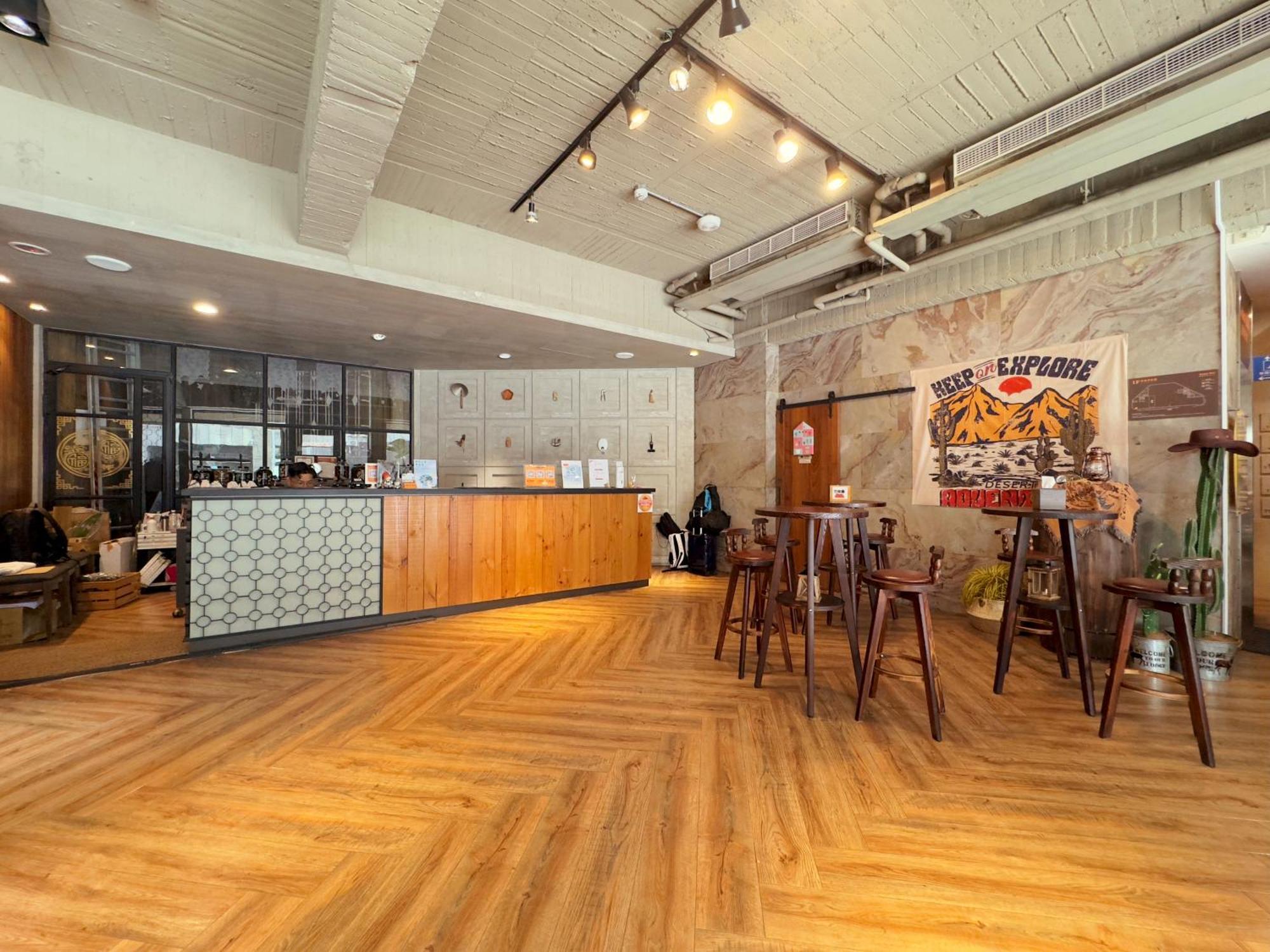 Roaders Hotel Tainan Chengda מראה חיצוני תמונה